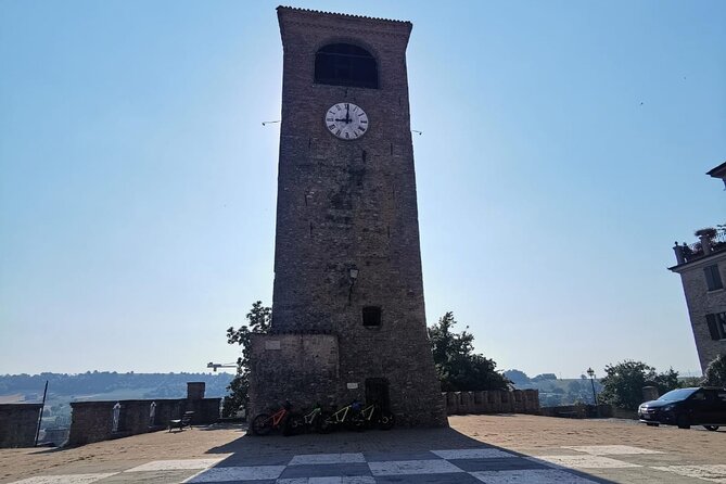 3 Hour E-bike Tour with Parmesan and Balsamic Vinegar - How the private format changes the morning