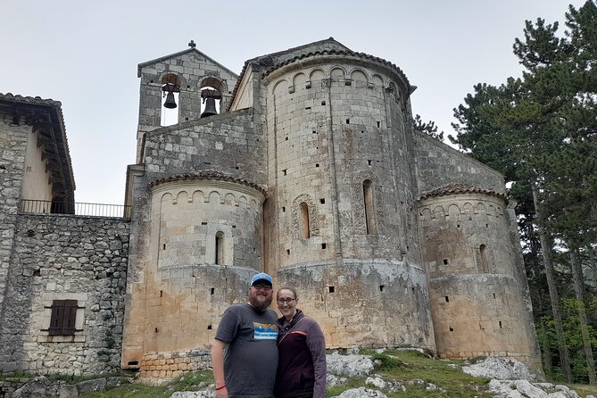 A day with the shepherd milking sheeps and making cheese in the National Park of Abruzzo - A local lunch with wine after the farm visit