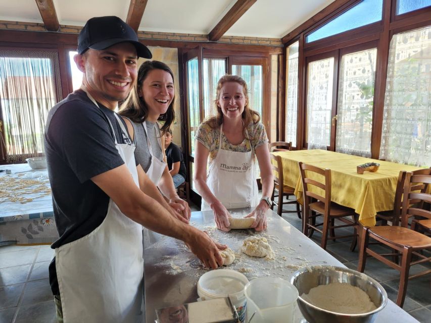 Amalfi: Make tagliatelle, mozzarella and tiramisù - Making mozzarella with milk from Bianca