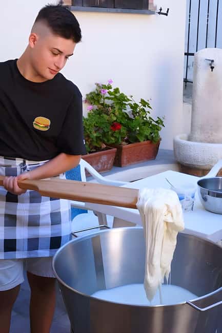 Amalfi: Milk the cows, Make Pasta, Mozzarella and Tiramisù! - Group size, teaching style, and the social side