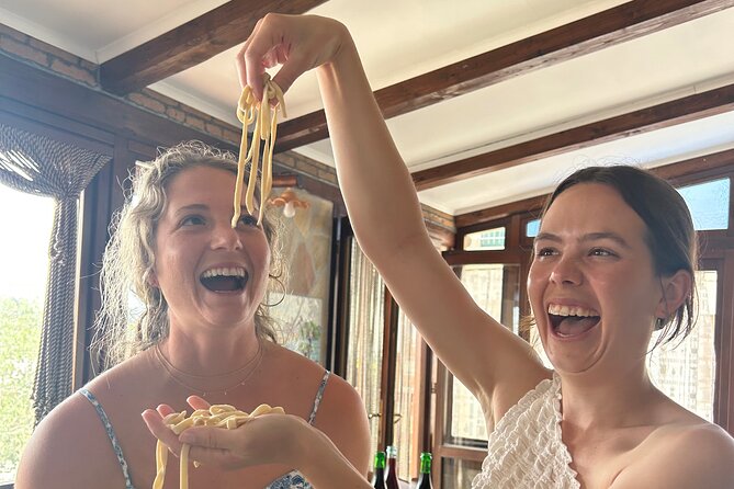 Amalfi: pasta fresca, mozzarella e tiramisù - Kneading tagliatelle from scratch