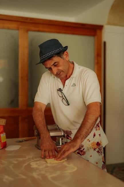 Amalfi: Tagliatelle, Mozzarella & Tiramisù Cooking Workshop - Making pasta from scratch