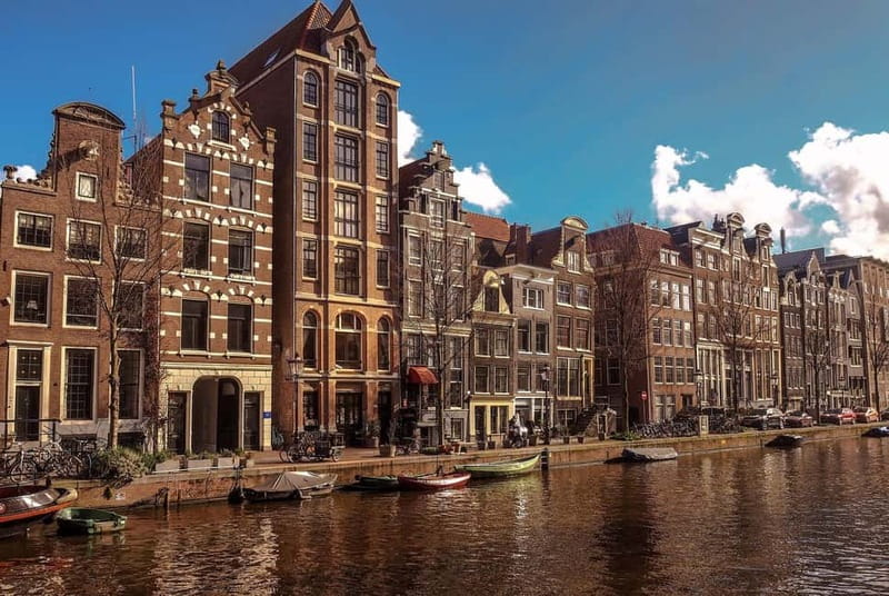 Amsterdam canal cruise with culinary burger or cheese & wine - From the Nine Streets to Herengracht