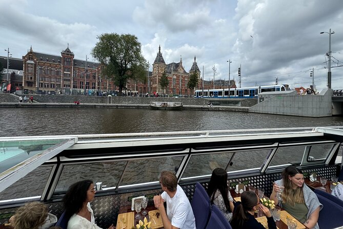 Amsterdam Cheese and Wine Canal Cruise - Boat comfort and the important photo issue