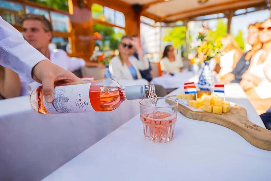 Amsterdam: Classic Saloon Boat Cruise with Cheese & Wine - Canal houses, museum fronts, and the Golden Bend