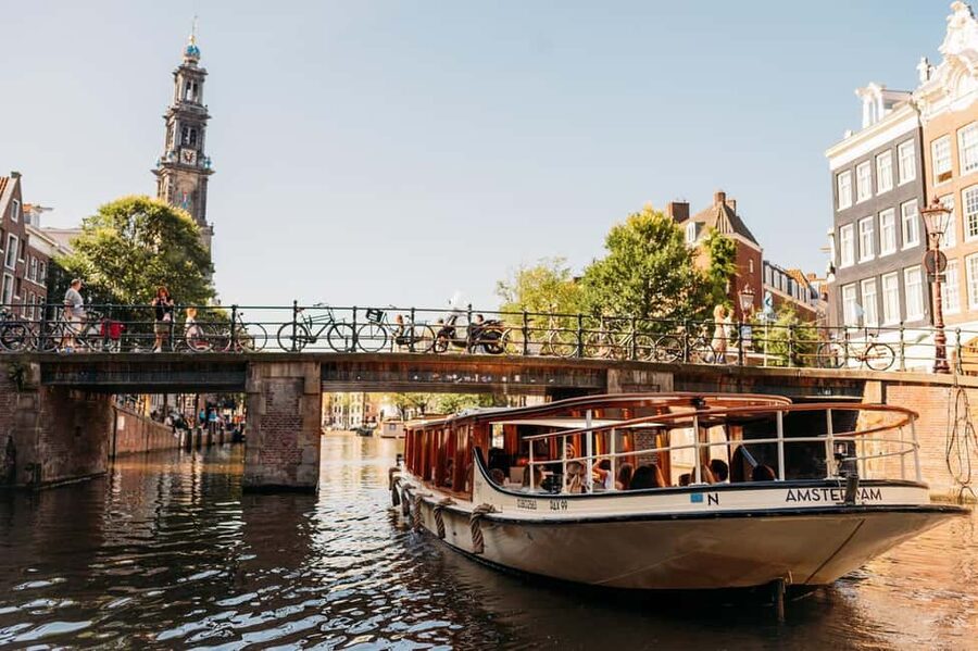 Amsterdam: Classic Saloon Boat Cruise with Cheese & Wine - Comfort, weather, and the boat itself