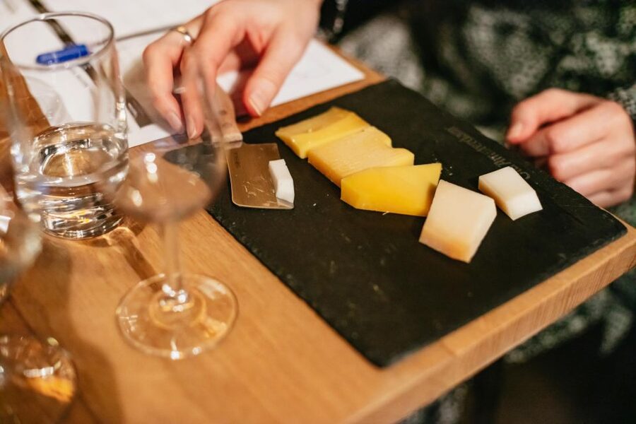 Amsterdam: Dutch Cheese Tasting Experience with Wine - A lively class rather than a formal museum talk