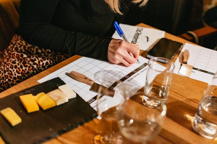 Amsterdam: Dutch Cheese Tasting Experience with Wine - Five Goudas, not just one familiar cheese