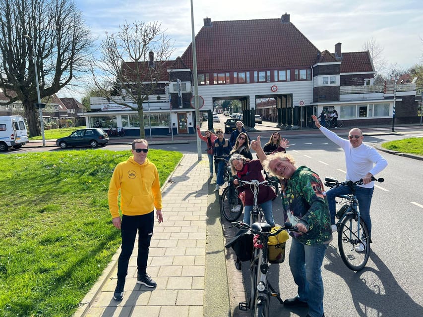 Amsterdam: Dutch Countryside E-Bike with Cheese & Clogs - Guides make the difference