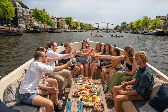 Amsterdam: Evening Candle Light Cruise With Wine & Cheese - Why an evening cruise works so well in Amsterdam