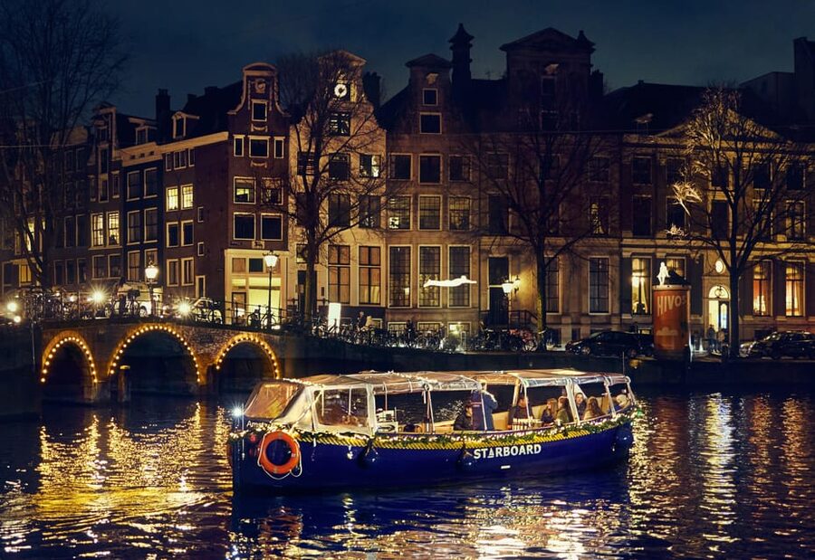 Amsterdam: Evening Candle Light Cruise With Wine & Cheese - Who will enjoy it most