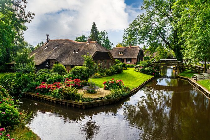 Amsterdam: Giethoorn Tour Scenic Cruise, Cheese & Free Time - The one-hour Giethoorn canal cruise