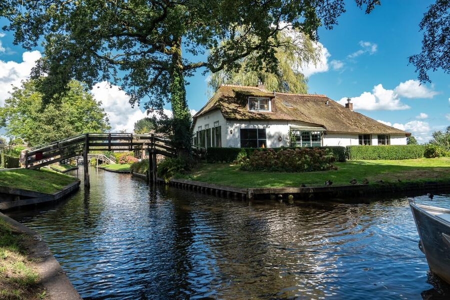 Amsterdam: Giethoorn Tour Scenic Cruise, Cheese & Free Time - Is $75 a fair price?