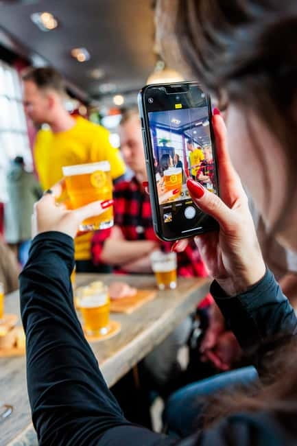 Amsterdam: Guided Craft Beer Tasting with cheese and snacks - Five mystery beers in one compact Amsterdam hour