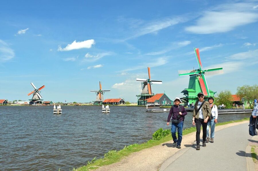Amsterdam: Guided Zaanse Schans, Windmills & Cheese Tour - Why Zaanse Schans works as a short Amsterdam outing