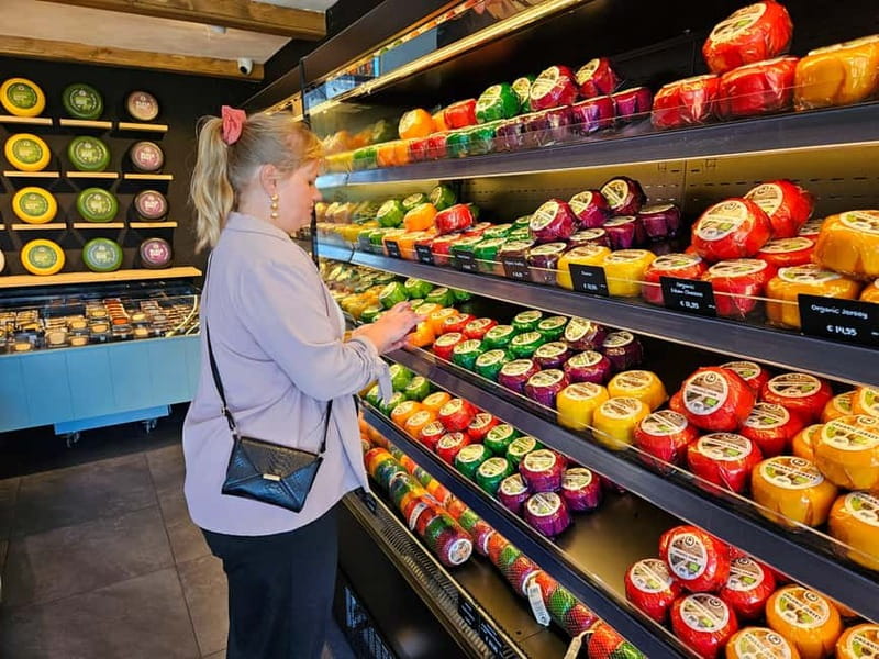 Amsterdam: Live GuideD Giethoorn Boat Tour & Cheese Platter - Should you book the Giethoorn boat tour?