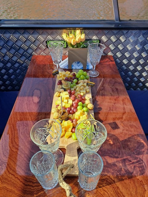 Amsterdam: Luxury Cheese & Wine Canal Cruise - What your hour on the boat feels like
