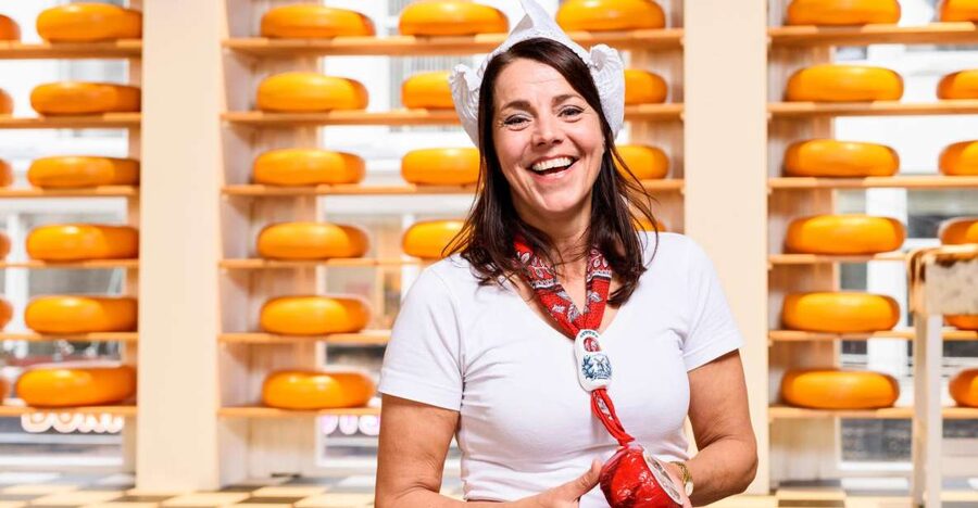 Amsterdam: Premium Henri Willig Cheese Tasting Experience - Drinks Make the Session Feel More Social