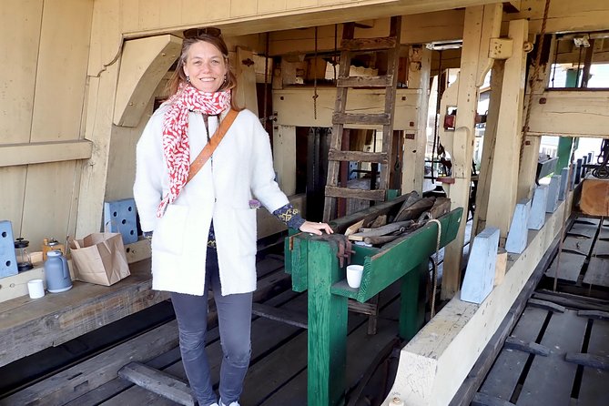 Amsterdam private tour to windmills, cheese farm and villages - Simonehoeve turns cheese and clogs into a hands-on stop