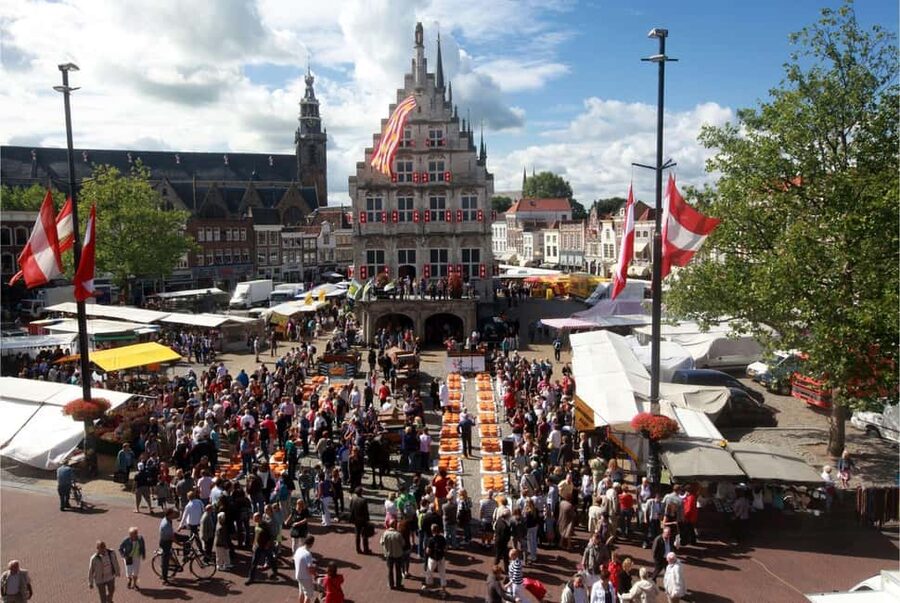 Amsterdam: Traditional Cheese Market Tour to Alkmaar - Two hours for Alkmaar’s streets and shops
