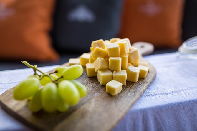Amsterdam Walking Tour and Cruise with Drinks and Cheese Tasting - Jodenbuurt and Zuiderkerk: the most serious part of the walk