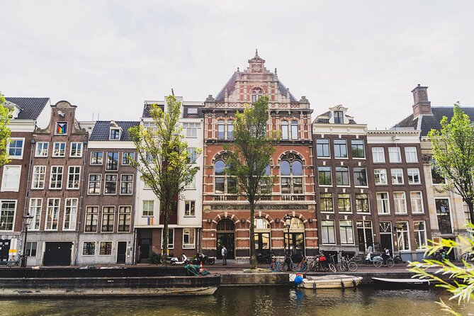 Amsterdam Walking Tour with Cheese Tasting - Begijnhof: a quiet change of pace
