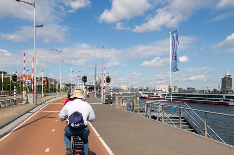 Amsterdam: Windmill, Cheese, and Countryside E-Bike Tour - Monnickendam and the small-town pause
