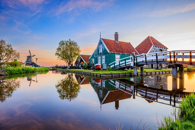 Amsterdam: Windmills, Cheese and Volendam Tour with Video Guide - How the video guide shapes the day