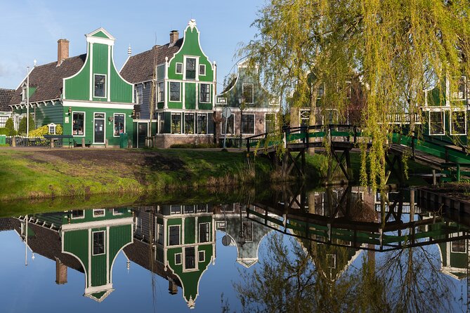 Amsterdam: Windmills, Cheese and Volendam Tour with Video Guide - The bus, group size, and meeting point