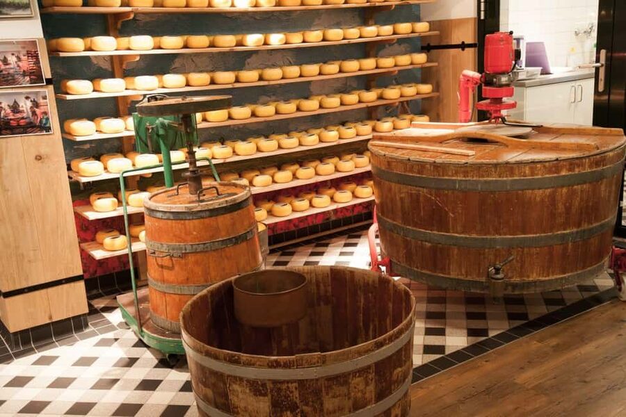Amsterdam: Zaanse Schans, Cheese Tasting & Volendam Tour - Should you book it?