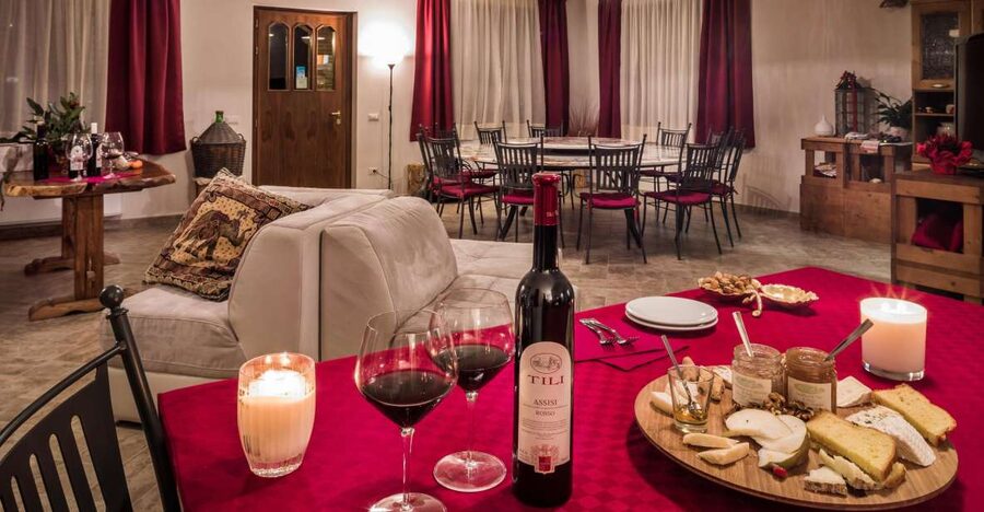Assisi: Organic Wine and Cheese Tasting - Four Umbrian wines, served with food that makes sense