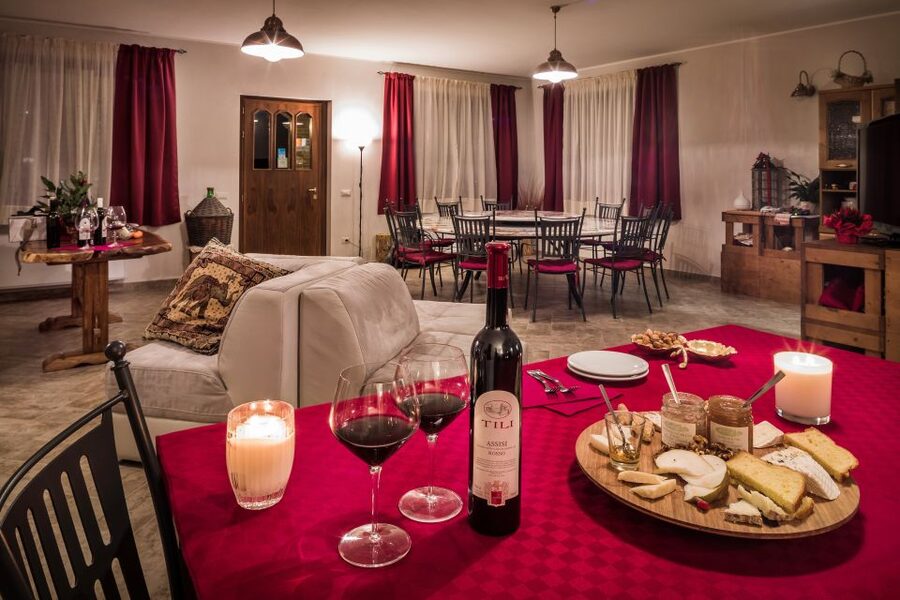 Assisi: Organic Wine and Cheese Tasting - The food is a serious part of the value