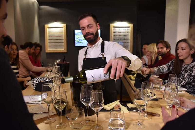 Athens: Acropolis Wine Tasting with Cheese and Olives - Timing, group size, and the best place in your Athens plans