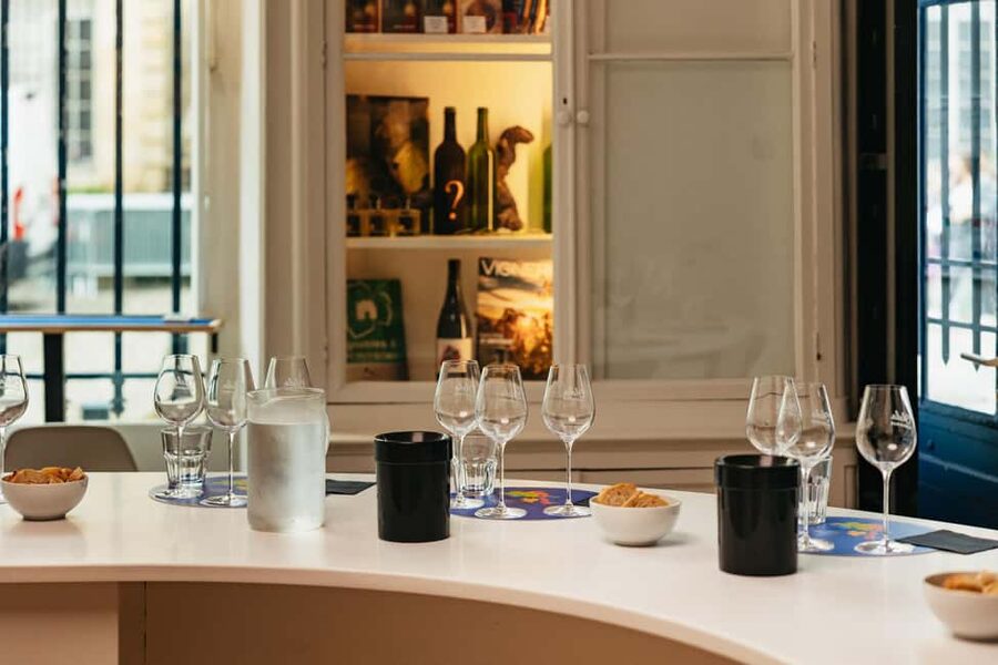 Bordeaux: Wine Masterclass with Cheese and Charcuterie Board - The guides make a big difference