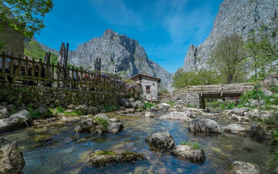 Bulnes: Excursion with funicular and Cabrales cheese cave in the Picos de Europa - Who should choose this excursion