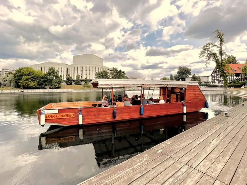 Bydgoszcz: River Cruise with local Wine and Cheese Tasting - What the wine and cheese tasting adds