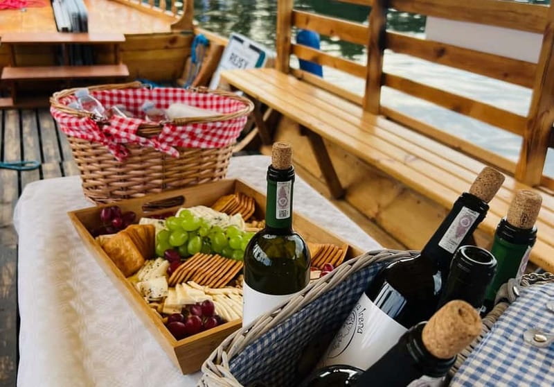 Bydgoszcz: River Cruise with local Wine and Cheese Tasting - Meeting the Fryc boat on Mill Island