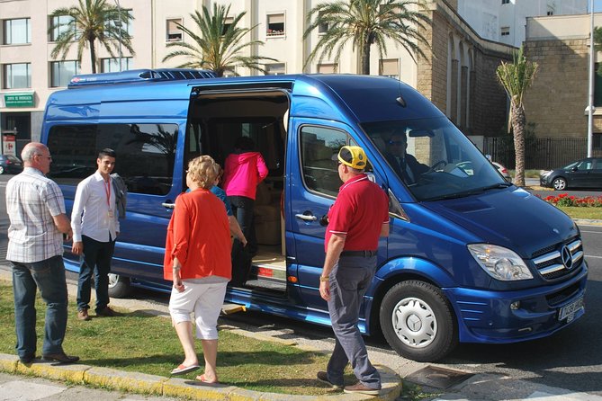 Cadiz Shore Excursion: Scenic & walking tour with cheese and sherry tasting - Meeting your guide near Plaza de España