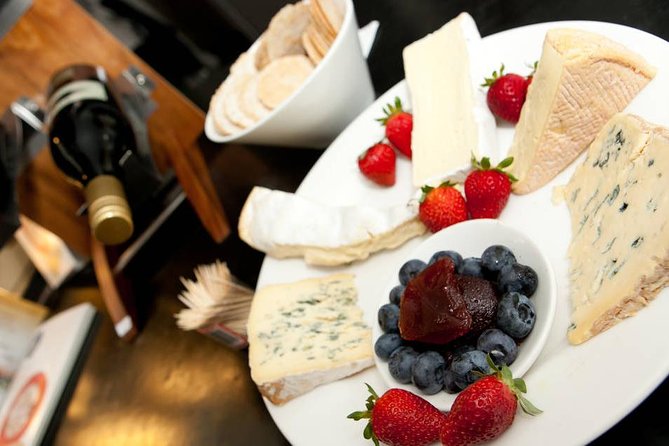 Chauffeured Cheese and Wine Tour with 3 Course Lunch - For 2 - A final cheese and wine stop in Yarra Glen