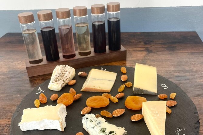 Cheese and Wine Tasting Platter in Saint Martin - The digital guide keeps the 90 minutes moving