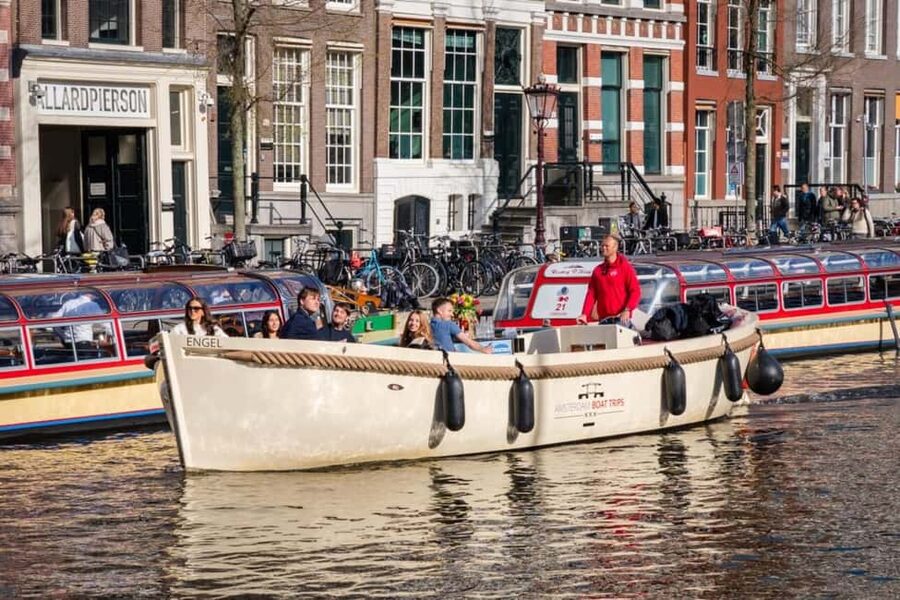 Cheese & Drinks Guided Amsterdam Boat Tour, All Inclusive - Het Scheepvaartmuseum and the Stopera
