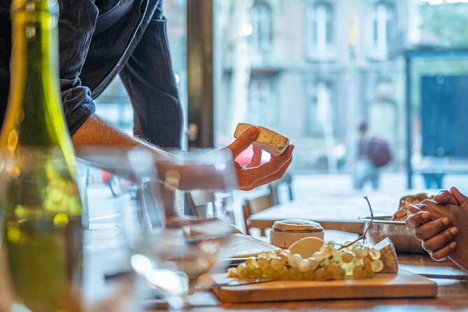 Cheese food-tour through downtown Toulouse - Fondation Bemberg and Toulouse’s pastel fortune