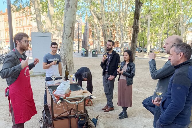 Cheese food-tour through downtown Toulouse - Marché des Carmes and the blind cheese test