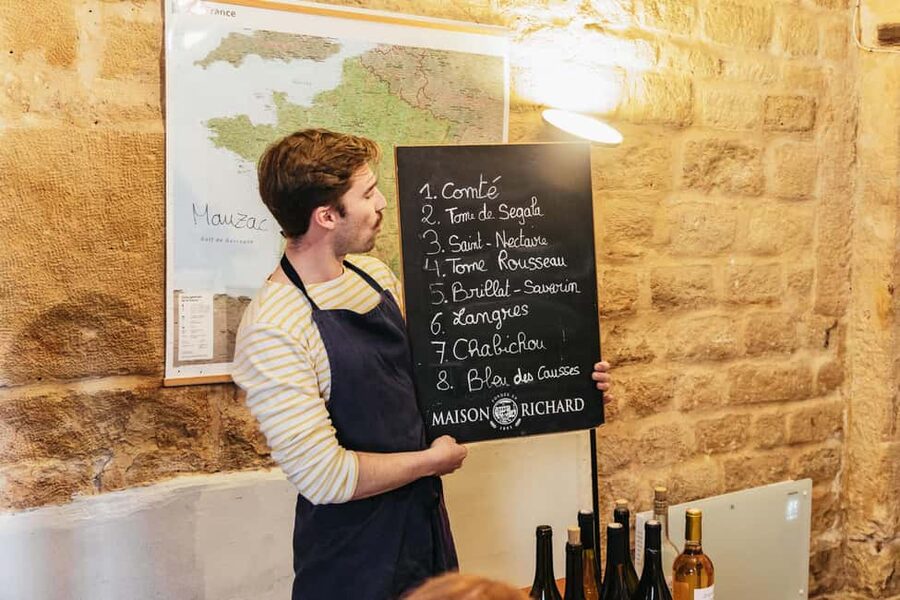 Cheese & Wine Tasting in Montmartre with Local Cheesemonger - Booking details worth knowing