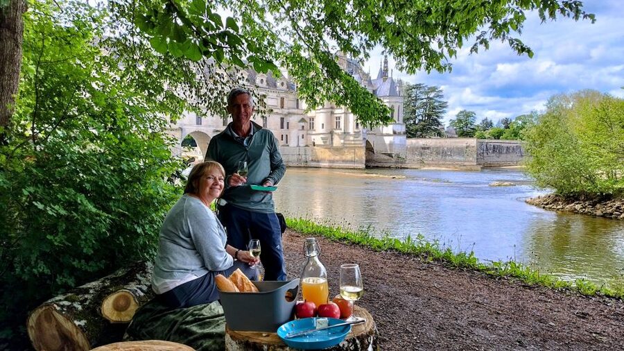 Chenonceau: guided ebike ride and wine & cheese picnic lunch - River views, Roman roads, and Bourré