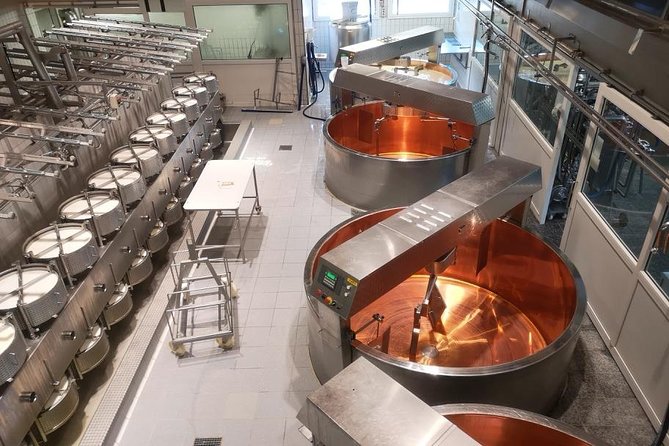 Chocolate, Cheese and Wine Tour in Luzern region - Seeing how Swiss cheese is made