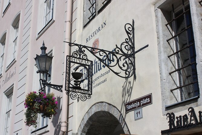 City tour and craft beers and cheeses at the local market - Danish King’s Garden and Tallinn’s oldest street