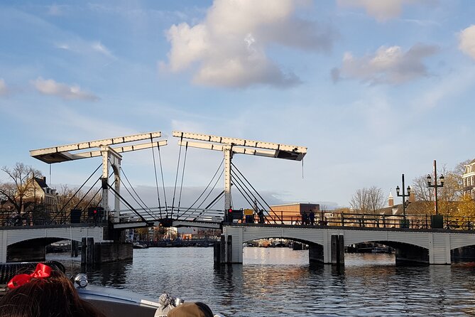 Classic Salonboat Tour in Amsterdam Including Cheese and Wine - The Jordaan and Prinsengracht from canal level