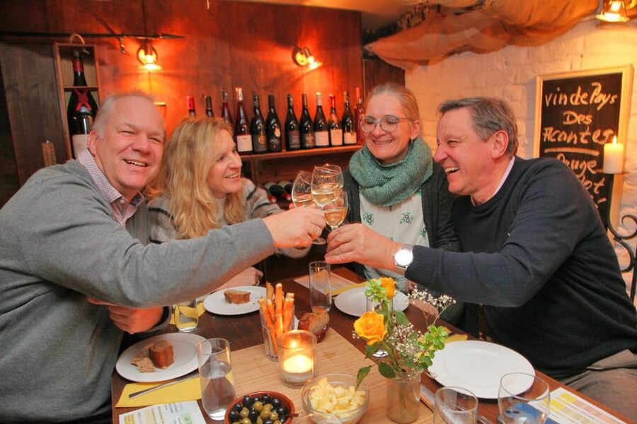 Cologne-Nippes: Gourmet wine tasting with cheese platter - Who will enjoy this tasting most?