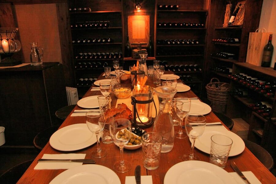 Cologne-Nippes: Gourmet wine tasting with cheese platter - White wines with carefully matched cheeses